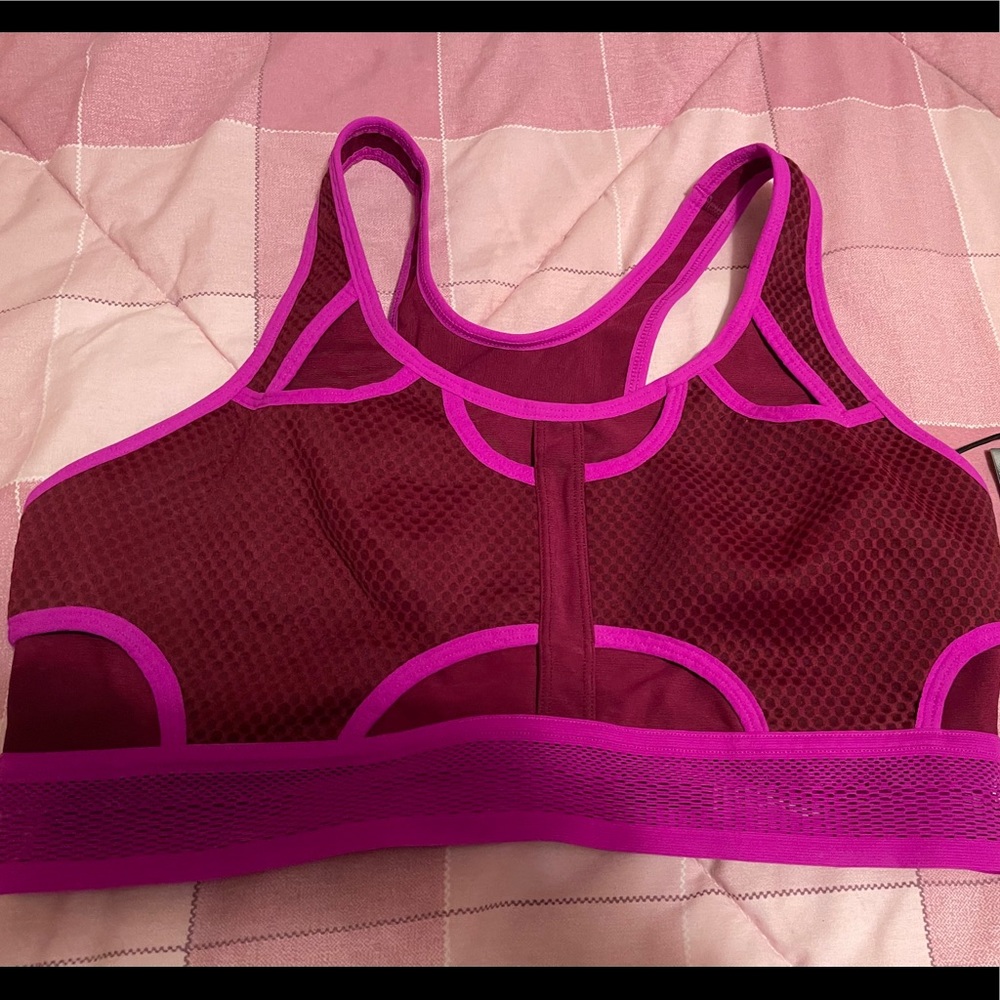 BN - Nike Swoosh Sports Bra